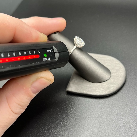 Diamond moissanite Engagement Ring - Picture 8 of 8